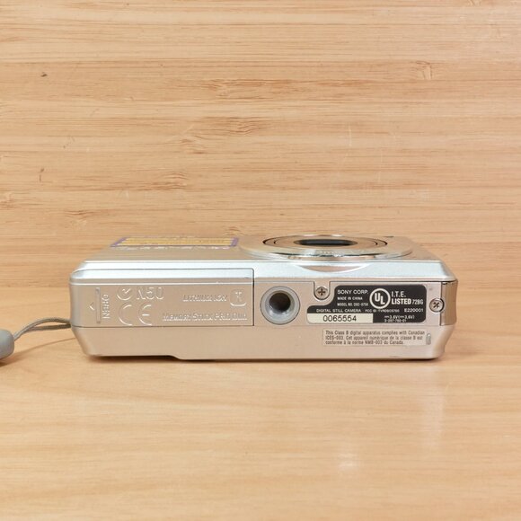 Vintage Sony Cyber-shot DSC-S750 7.2MP Digital Camera / 3x Zoom / Tested - Picture 7 of 9